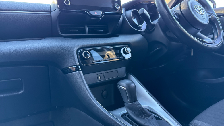 Toyota Yaris 1.5 Hybrid Design 5dr CVT Hybrid Hatchback